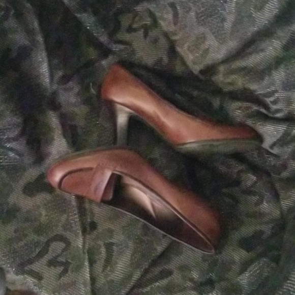 Brown high heel shoes - Picture 2 of 3